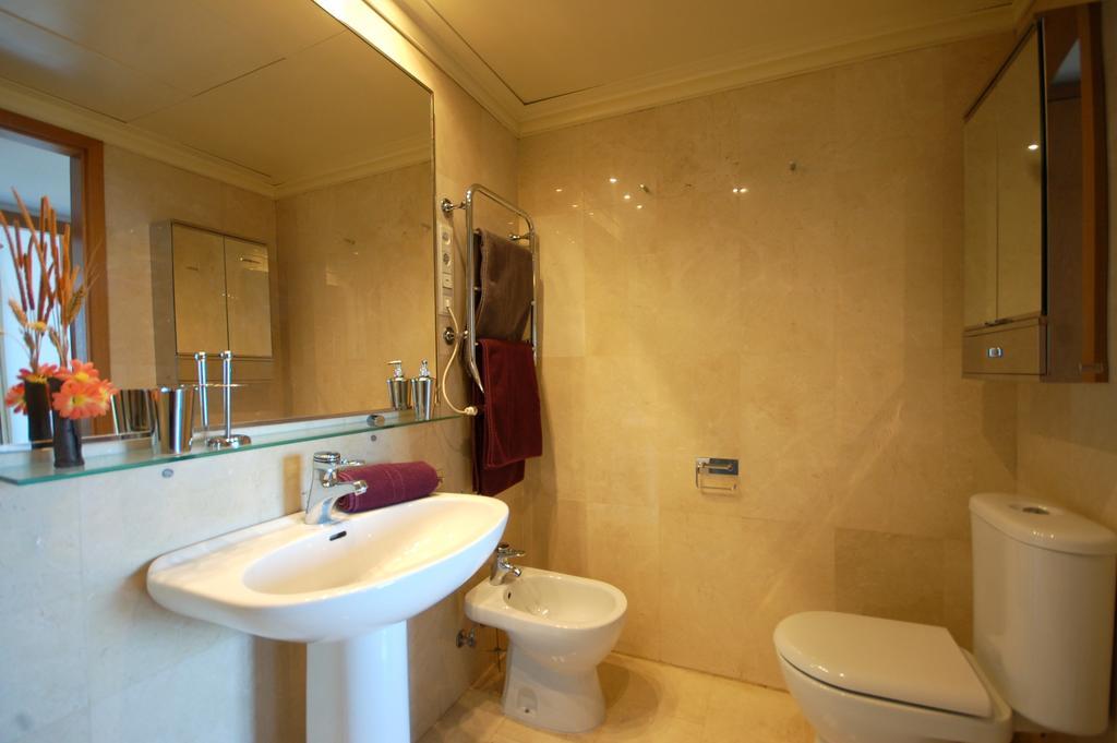 Lets Holidays Apartment Sea Views In Барселона Номер фото
