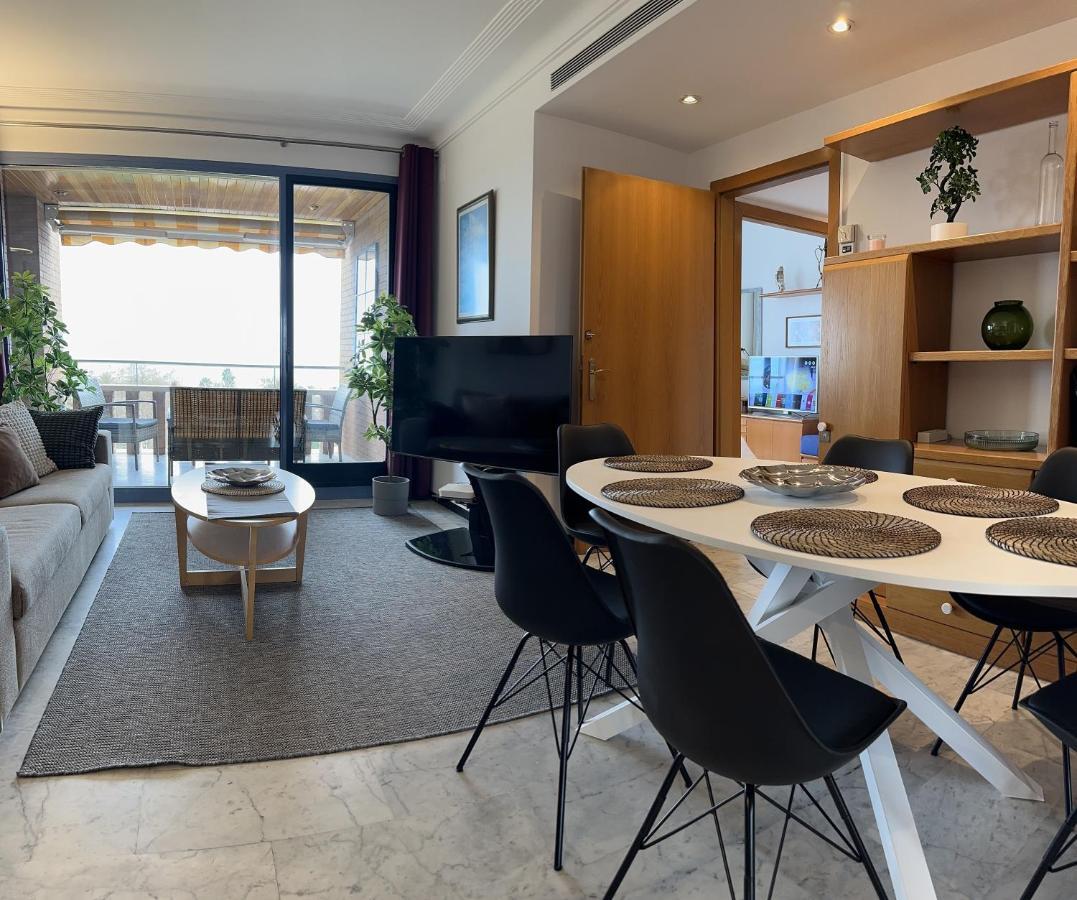 Lets Holidays Apartment Sea Views In Барселона Экстерьер фото