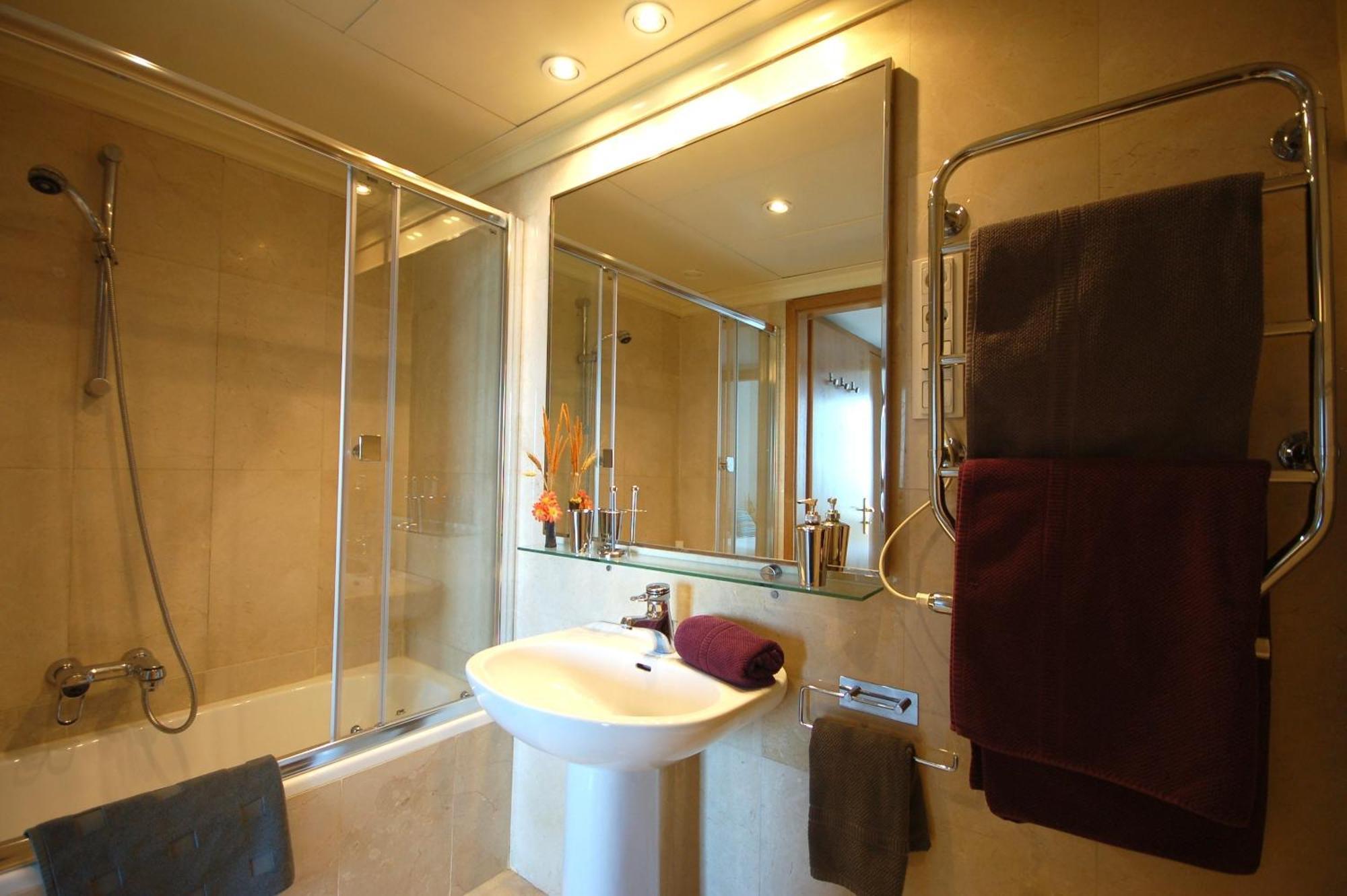 Lets Holidays Apartment Sea Views In Барселона Экстерьер фото
