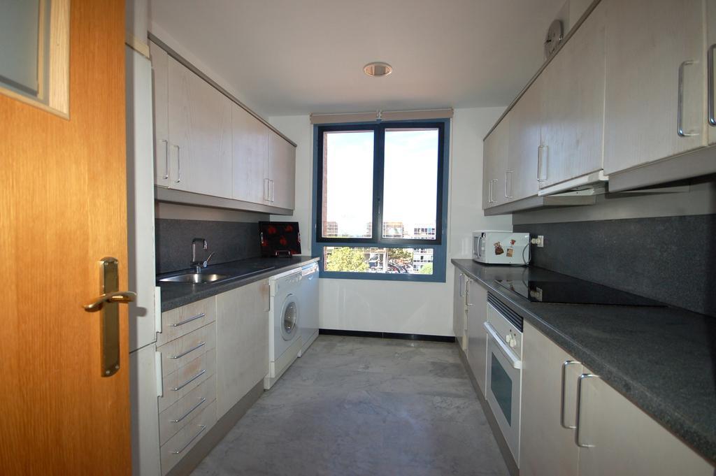 Lets Holidays Apartment Sea Views In Барселона Номер фото